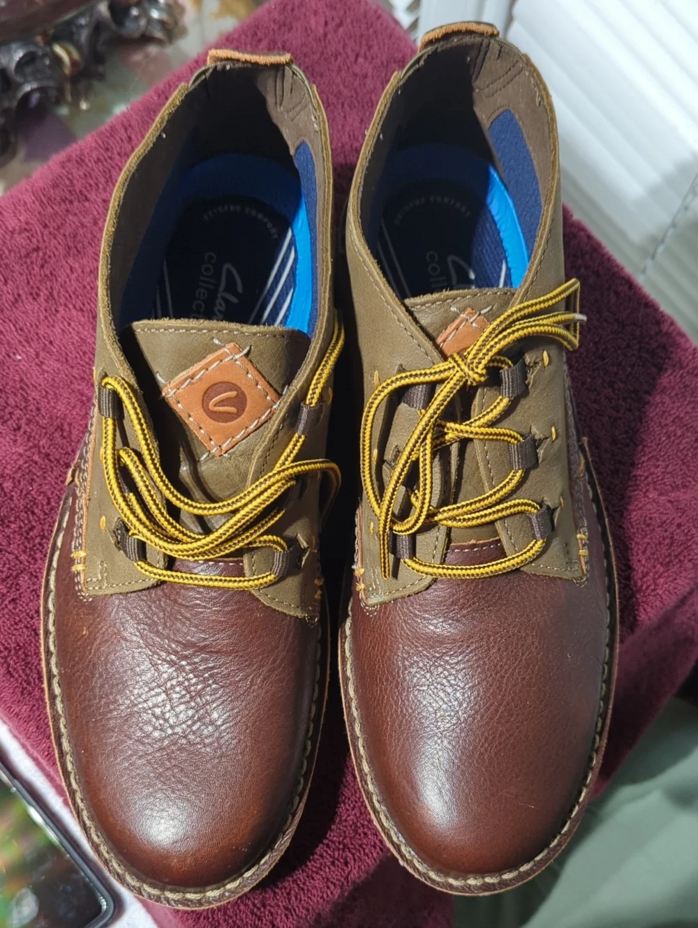 Men's CLARKS Brown Leather Chukka Boots with Olive Collar NICE!!!  Us size 9